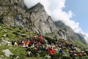 Pilgrimage to Alakhpuriji's cave, September 2019